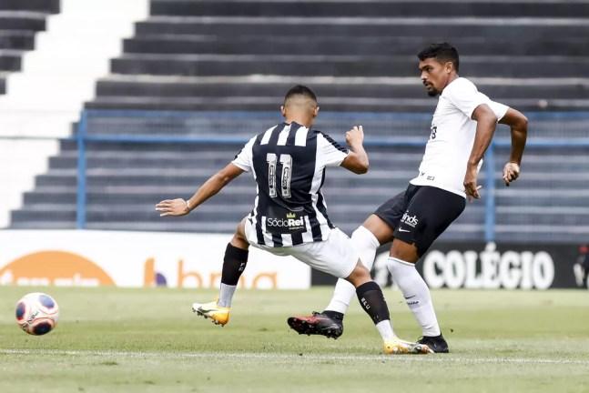 Ronald, do Corinthians, em ação contra o Santos, na semifinal do sub-20 — Foto: Rodrigo Gazzanel/Ag. Corinthians