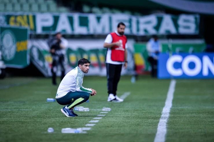 Abel Ferreira, técnico do Palmeiras, na partida contra o Libertad — Foto: Staff Images / CONMEBOL