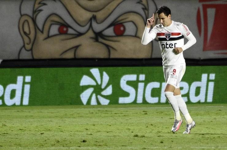 Pablo comemora gol do São Paulo no jogo contra o Flamengo — Foto: Marcos Riboli