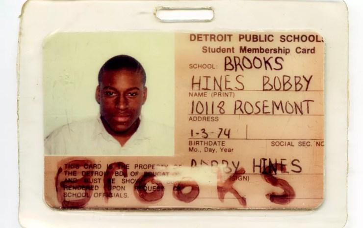 A carteira de estudante de Bobby Hines da época em que ele foi detido, aos 15 anos (Foto: ACLU via AP)