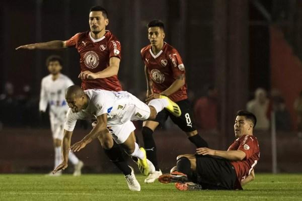 Em campo, na Argentina, Independiente e Santos empataram em 0 a 0 (Foto: Ivan Storti/Santos FC)