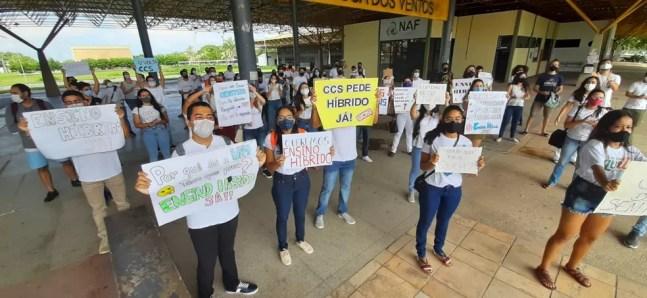 Estudantes dos cursos de saúde fazem protesto na UFPI — Foto: Marcos Teixeira/UFPI