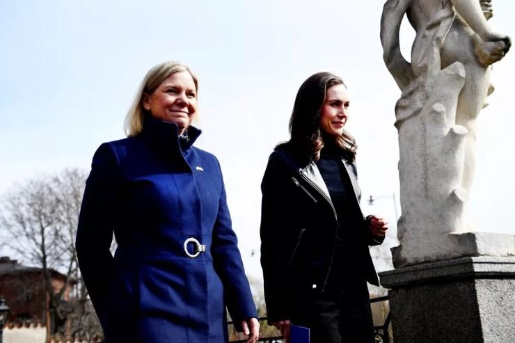 A primeira-ministra da Suécia, Andersson, se reúne com a primeira-ministra da Finlândia, Marin, em Estocolmo em foto de 13 de abril de 2022 — Foto: Paul Wennerholm/TT News Agency/via Reuters