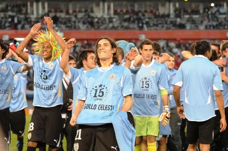 Cavani comemora conquista de Copa América 2011 — Foto: Divulgação/AUF