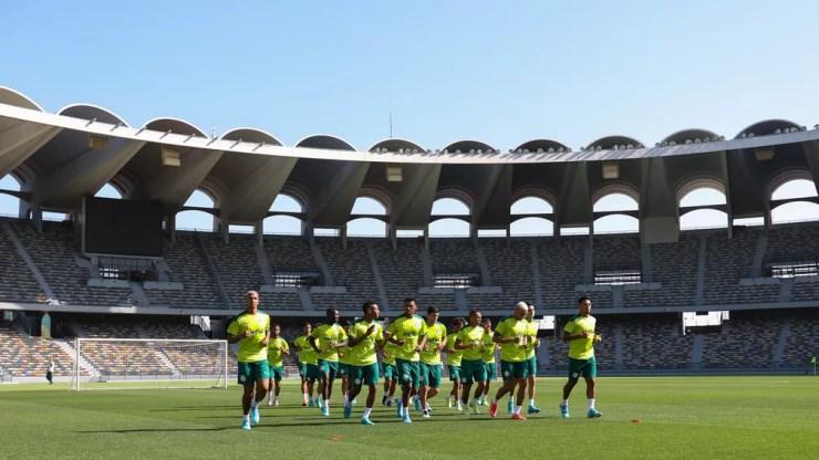 Palmeiras fez o treinamento no Zayed Sports City Stadium — Foto: Fabio Menotti