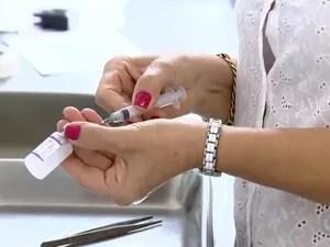 Vacinação é realizada em postos de saúde (Foto: Reprodução/ TV TEM)