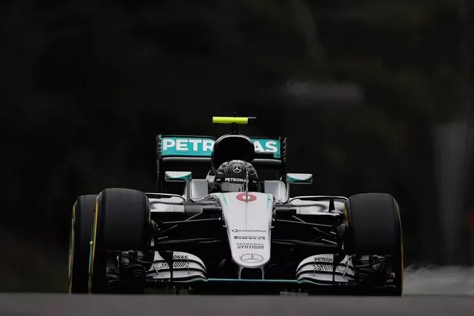 Nico Rosberg em ação no treino classificatório para o GP do Japão (Foto: Getty Images)