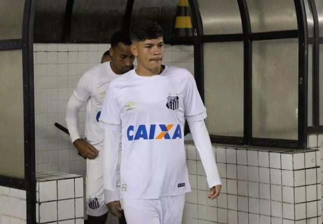 Marcus Molinari com a camisa do Santos — Foto: Reprodução