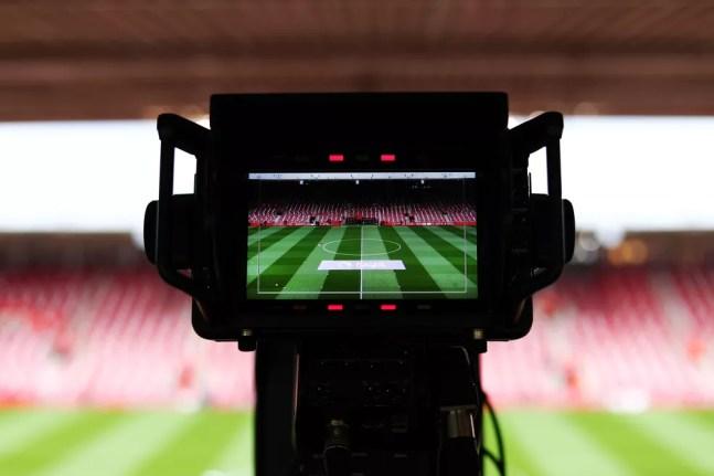 Segundo Rick Parry, divisão de receita de TV foi fundamental para o sucesso da Premier League — Foto: Getty Images