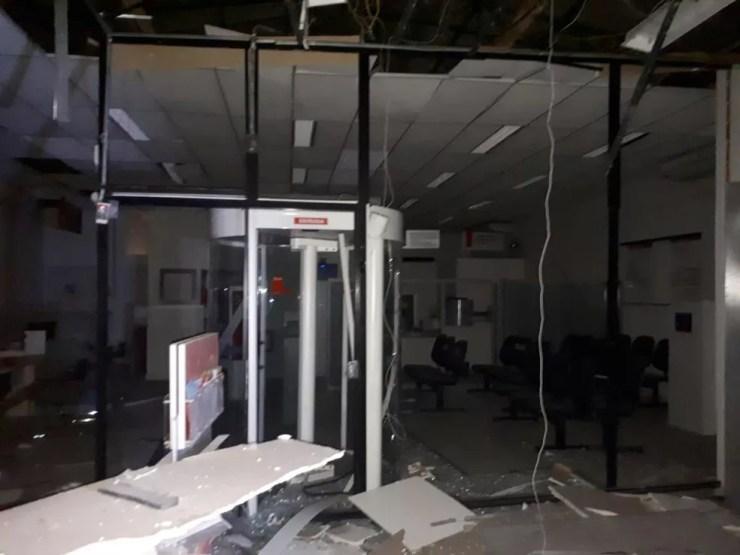 Agência bancária de Potirendaba foi atacada por quadrilha durante a madrugada (Foto: Arquivo Pessoal)