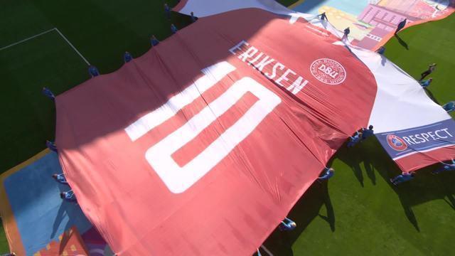 Eriksen é homenageado com camisa gigante antes de Dinamarca x Bélgica
