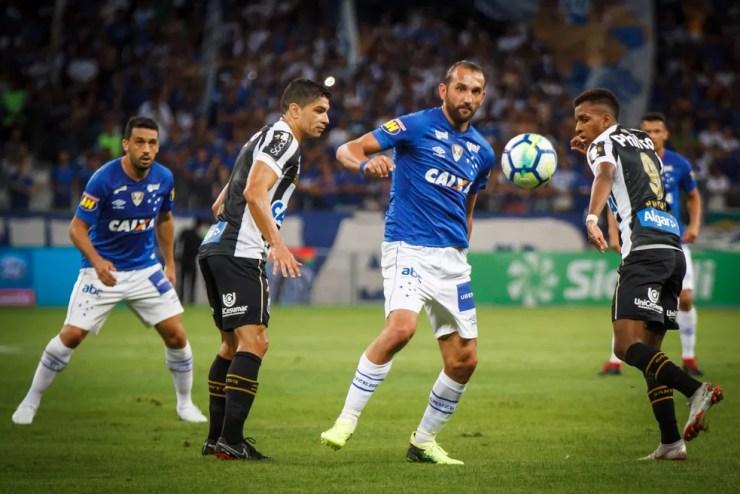 Renato teve atuação ruim, e Rodrygo jogou muito longe do gol no primeiro tempo (Foto: Vinnicius Silva/Cruzeiro)