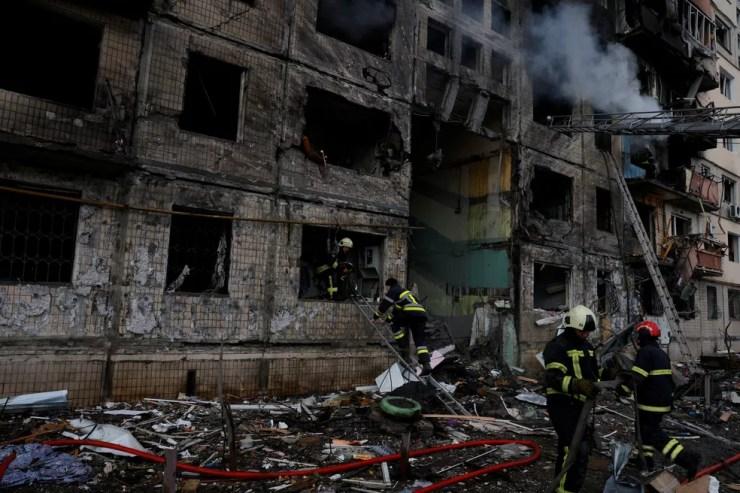 Imagem de prédio em Kiev que foi atacado em 14 de março de 2022 — Foto: Thomas Peter/Reuters