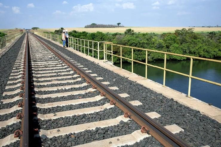Trecho da ferrovia Norte-Sul, que o governo pretende leiloar ainda em 2018 — Foto: Tina Coêlho/Terra Imagem