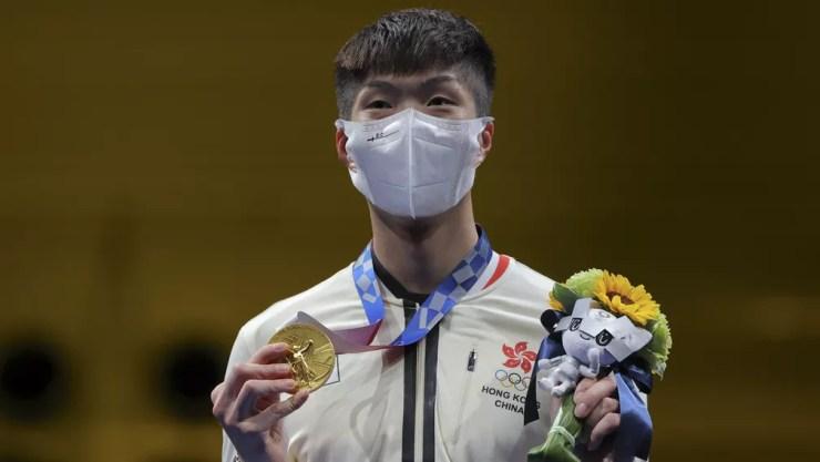 Em Tóquio, esgrimista Cheung Ka Long ganhou o segundo ouro da história de Hong Kong — Foto: REUTERS/Maxim Shemetov