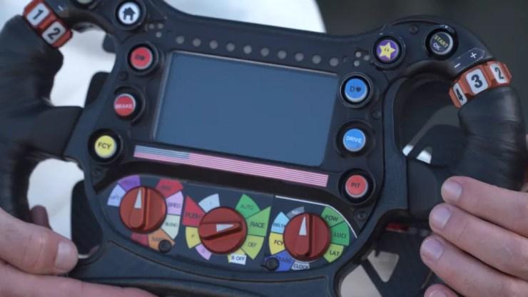 Detalhe do volante do carro da Dragon/Penske Autosport de Sérgio Sette Câmara — Foto: FIA Fórmula E