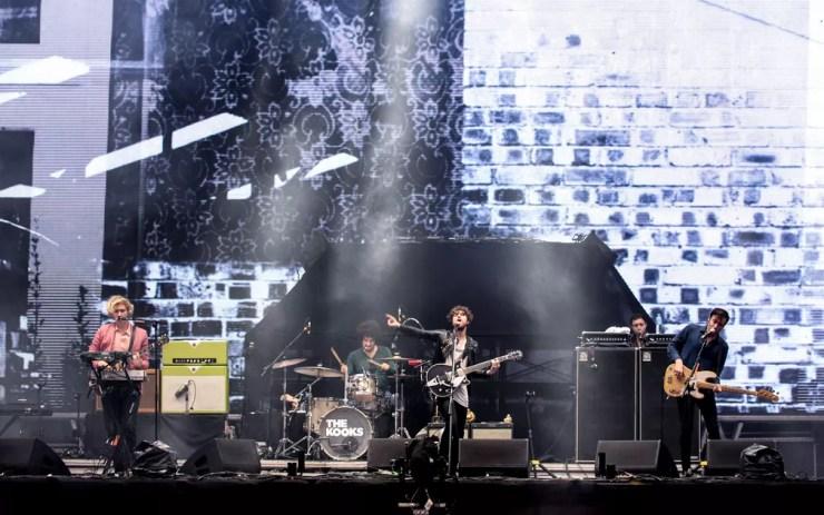 A banda inglesa The Kooks se apresenta no palco Onix do Lollapalooza — Foto: Marcelo Brandt/G1