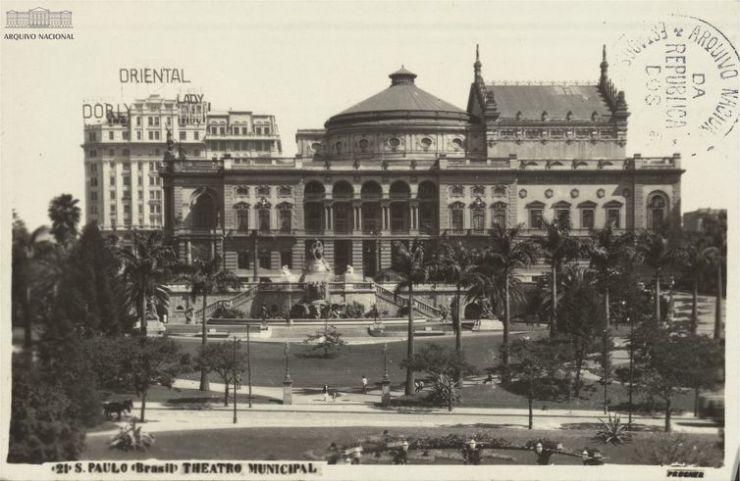 Theatro Municipal de São Paulo
Theatro Municipal de São Paulo, década de 1930. Arquivo Nacional.