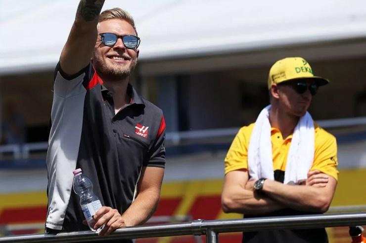 Kevin Magnussen, ex-piloto da Haas, e Nico Hulkenberg, ex-Renault na F1 2017 — Foto: Motorsport Images