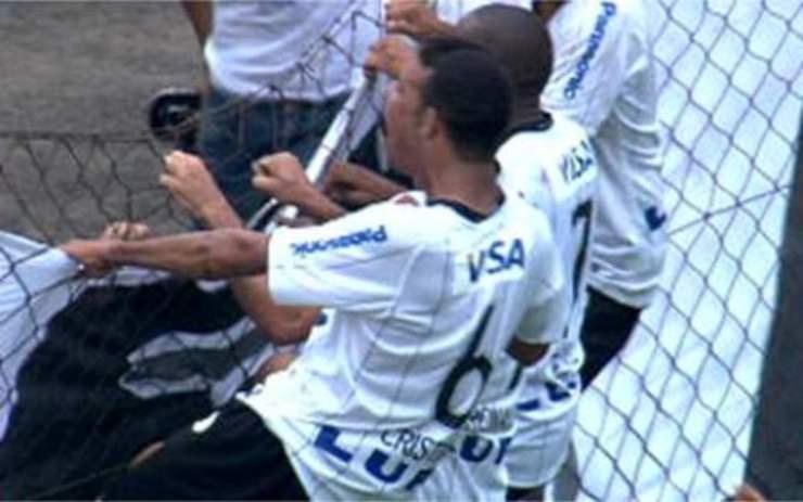 Ronaldo faz seu primeiro gol no Corinthians: aos 47 do 2º tempo, contra o Palmeiras