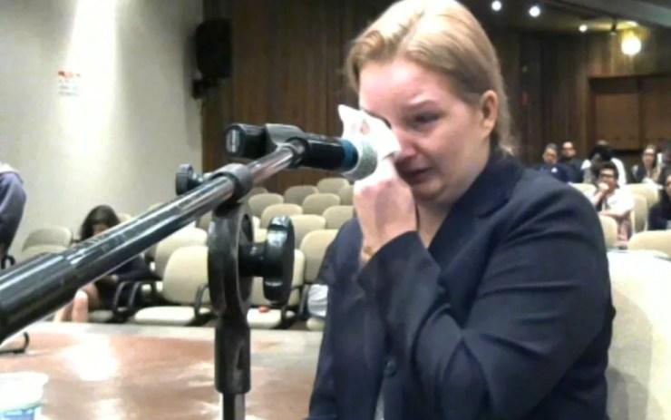 Vídeo mostra Elize Matsunaga chorando enquando respondia às perguntas do juiz — Foto: Reprodução