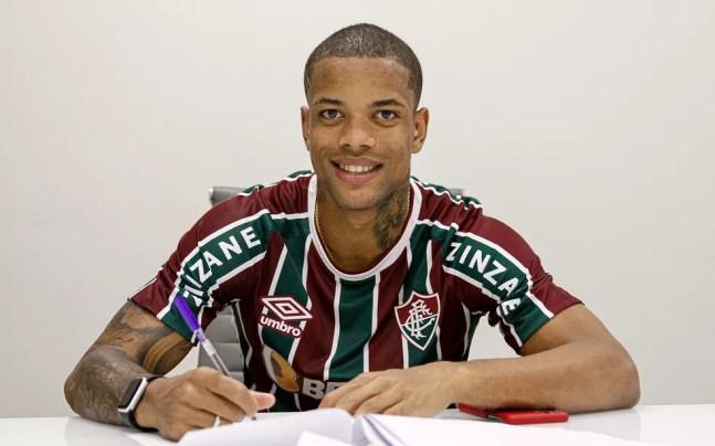 Caio Paulista assinou contrato até 2026 com o Fluminense — Foto: Lucas Merçon / Fluminense FC