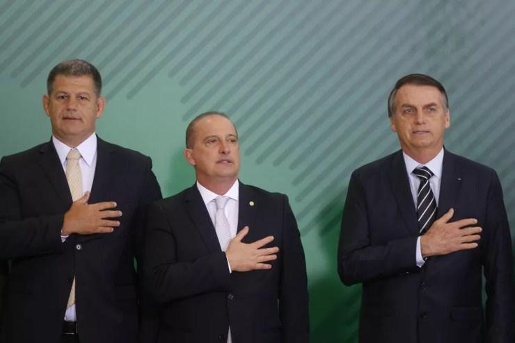 Da esquerda para a direita: Gustavo Bebianno (Secretara-Geral), Onyx Lorenzoni (Casa Civil) e o presidente Jair Bolsonaro — Foto: Dida Sampaio/Estadão Conteúdo
