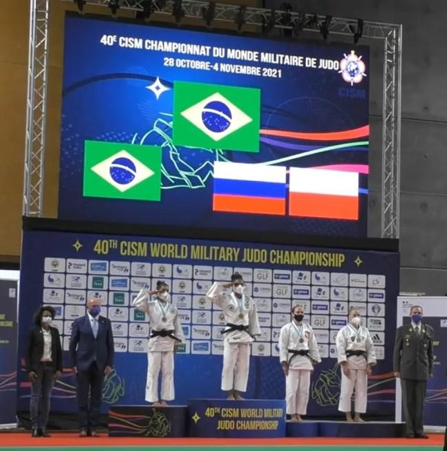 Rafaela Silva e Jéssica Lima em dobradinha brasileira no pódio da categoria -57kg no Mundial Militar de judô — Foto: Reprodução / Youtube GS Plus Event