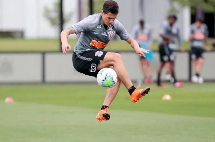Mateus Vital em treino do Corinthians — Foto: Rodrigo Coca/Ag.Corinthians