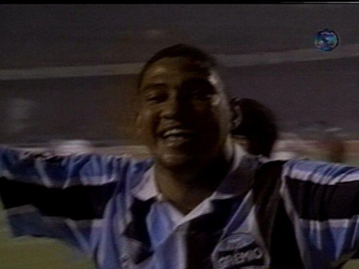 Em 1996, Grêmio vence o Palmeiras por 3 a 1 pelas quartas do Campeonato Brasileiro