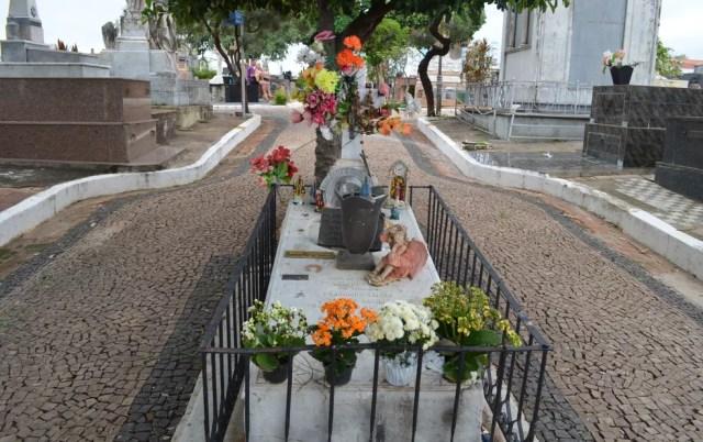 Túmulo do padre Galvão no Cemitério da Saudade em Piracicaba (Foto: Carol Giantomaso/G1)