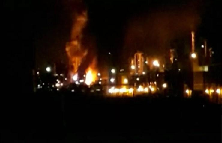 Morador registrou fogo na Replan, em Paulínia no dia 20 de agosto. — Foto: Reprodução/TV Globo