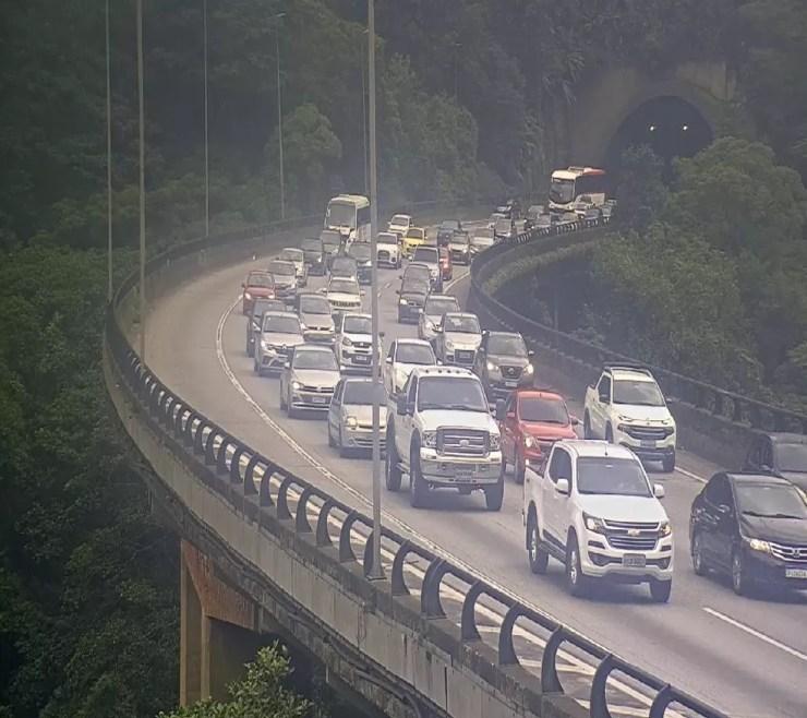 Tráfego congestionado na Rodovia dos Imigrantes, no sentido São Paulo, entre os km 70 ao km 46, pelo alto fluxo de veículos.   — Foto: Reproducão/Ecovias
