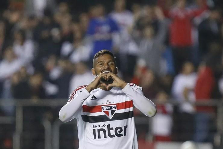 Reinaldo foi destaque contra o Corinthians ao marcar dois gols na vitória por 3 a 1 sobre o rival (Foto: Marcello Zambrana/Agência Estado)