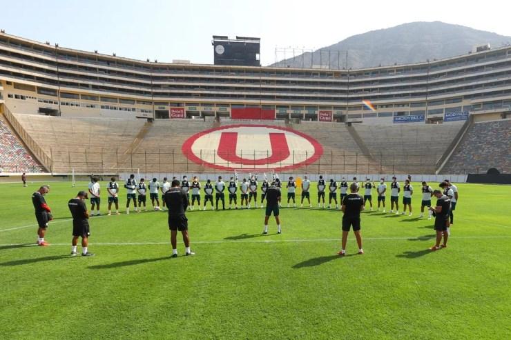 Universitario treina no Estádio Monumental de Lima — Foto: Divulgação/Universitario