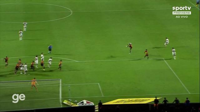 Aos 4 min do 2º tempo - gol de dentro da área de Jonathan Calleri do São Paulo contra o Sport