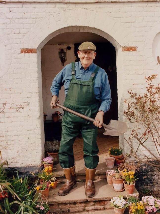 Gerald Stratford estrelou a campanha da Gucci com tema de jardinagem após sucesso no Twitter. — Foto: Reprodução / Gucci off the Grid