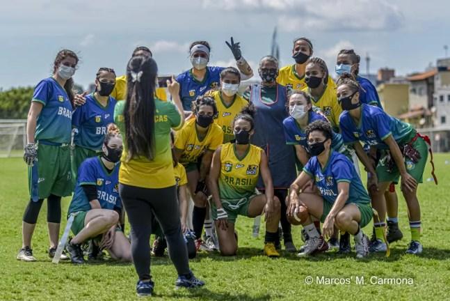 As seleções brasileiras de flag participaram de um training camp em São Paulo no início de outubro — Foto: Marcos M. Carmona/CBFA