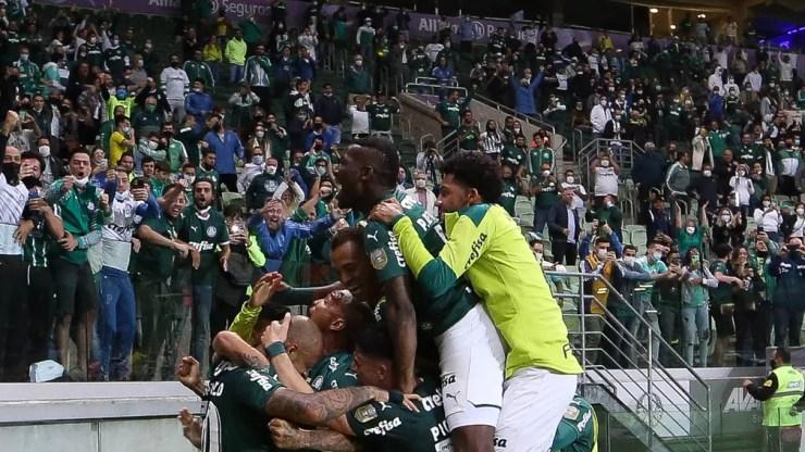 Comemoração do gol de Felipe Melo na vitória do Palmeiras contra o Sport — Foto: Cesar Greco / Ag. Palmeiras