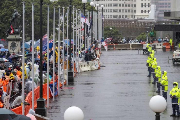 Manifestantes antivacina em frente ao congresso da Nova Zelândia em foto de 11 de fevereiro de 2022 — Foto: Courtesy Charlie Coppinger/via Reuters