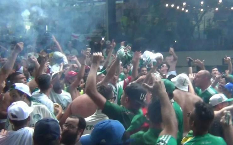 Festa da torcida do Palmeiras pela conquista do Campeonato Brasileiro (Foto: TV Globo/Reprodução)