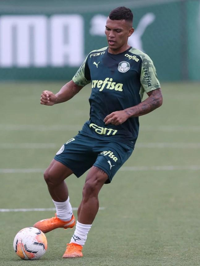 Gabriel Veron em campo na Academia do Palmeiras — Foto: Cesar Greco / Ag. Palmeiras