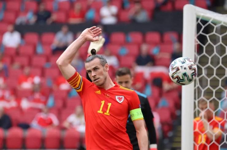 Gareth Bale em ação durante País de Gales 0 x 4 Dinamarca — Foto: Kenzo Tribouillard/Reuters
