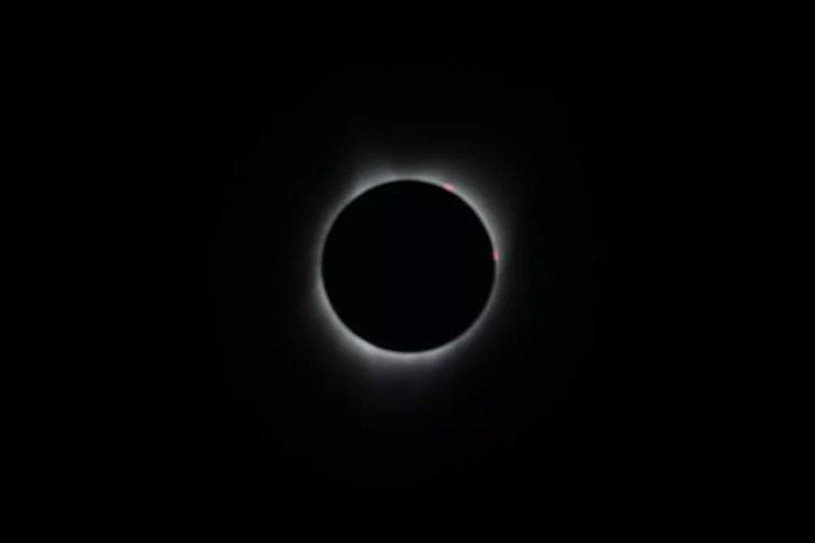 Eclipse total do sol é visto em Depoe Bay, Oregon, nos EUA (Foto: Mike Blake/Reuters)