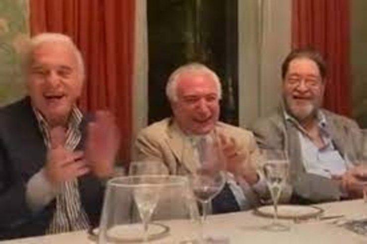 Humorista imita Bolsonaro durante jantar em homenagem a Temer em SP