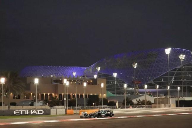 Sebastian Vettel chegou em 11º no GP de Abu Dhabi, sem chance de melhorar resultado por safety car no fim da prova — Foto: Hasan Bratic/DeFodi Images via Getty Images