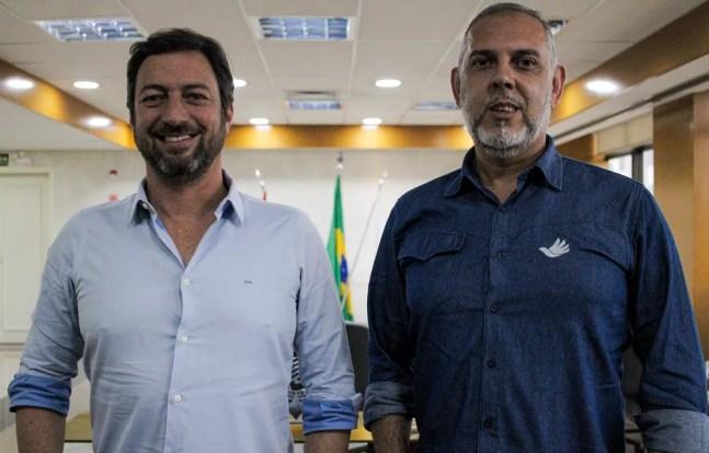 Duilio Monteiro Alves, presidente do Corinthians, e Cleidson Augusto Cruz, CEO da Taunsa — Foto: Felipe Szpak / Ag. Corinthians