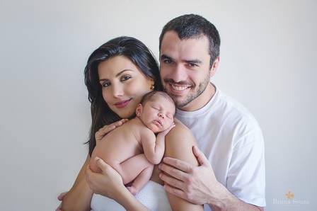 Mariana com o marido, o também ex-BBB Daniel Saulo, e a filha do casal, Anitta