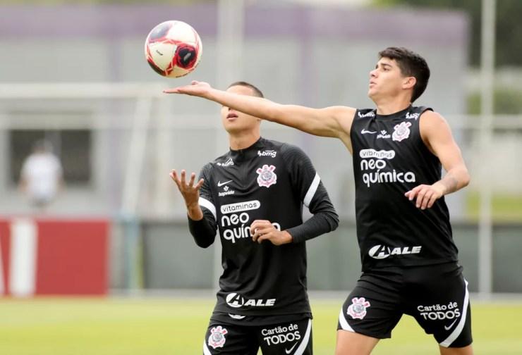 Araos parece que estava empolgado no treino do Corinthians — Foto: Rodrigo Coca/Ag.Corinthians
