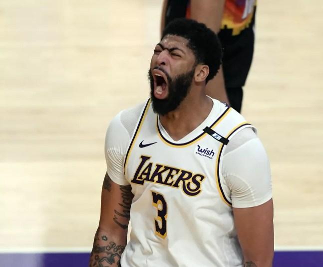 Anthony Davis brilha em vitória dos Lakers — Foto: Kevork Djansezian/Getty Images